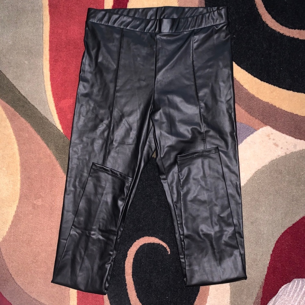 Teyana Taylor leather leggings